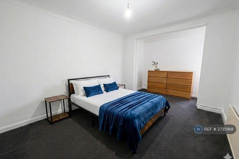 3 bedroom flat to rent, Fleetwood Road, London, NW10