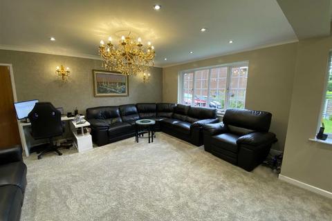 4 bedroom detached house for sale, Carlton Court, Hale