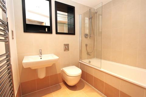 2 bedroom flat to rent, Cartier House, Leeds Dock