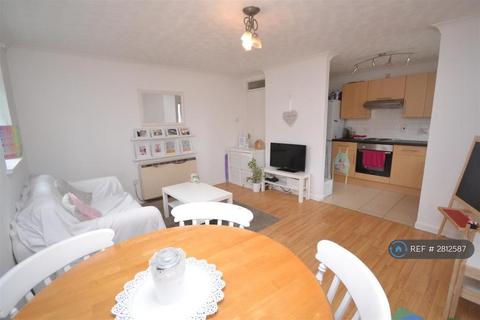 2 bedroom flat to rent, Friday Wood Green, Colchester, CO2