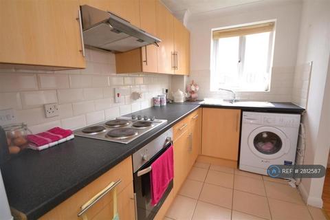 2 bedroom flat to rent, Friday Wood Green, Colchester, CO2