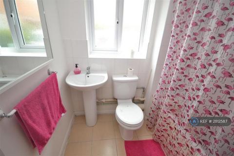 2 bedroom flat to rent, Friday Wood Green, Colchester, CO2