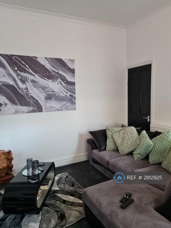 Kitchen / Lounge