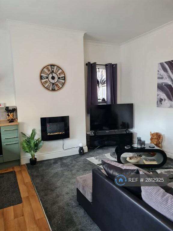 Kitchen / Lounge