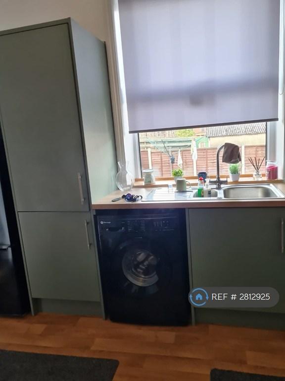 Kitchen / Lounge
