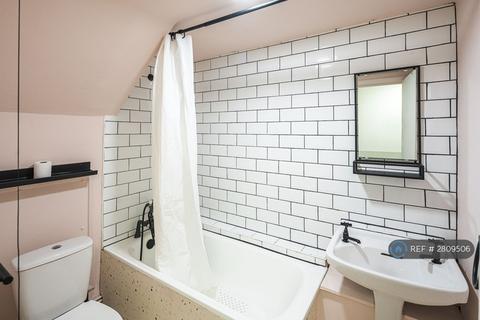 2 bedroom flat to rent, Pepys Road, London, SE14