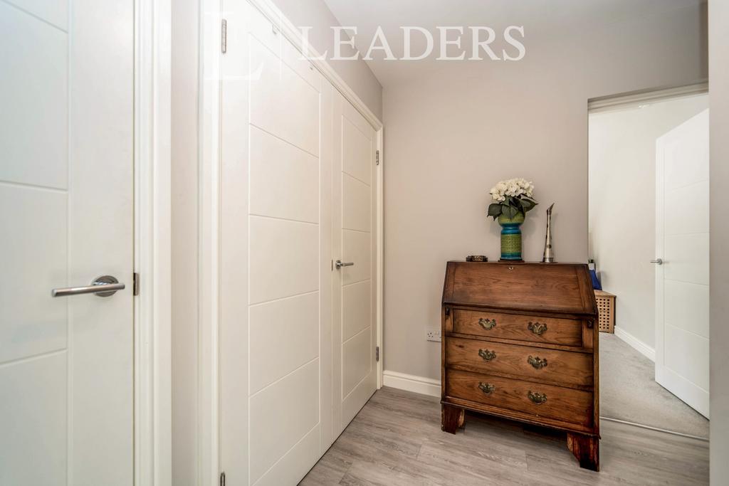 6 E Lansdowne Road  (
