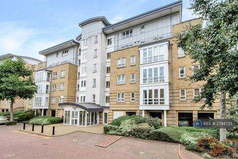 1 bedroom in a flat share to rent, St Davids Square, London, E14