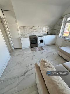 2 bedroom flat to rent, Hounslow, London, TW5