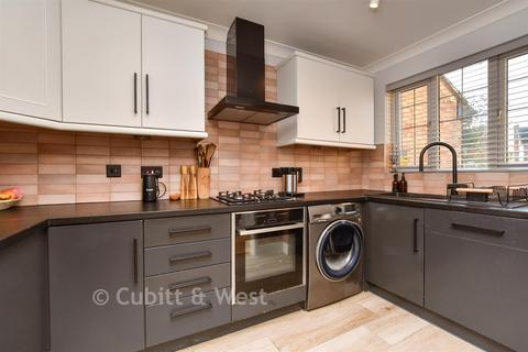 3 bedroom terraced house for sale, Basil Gardens, Croydon CR0