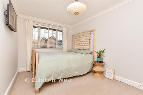 3 bedroom terraced house for sale, Basil Gardens, Croydon CR0