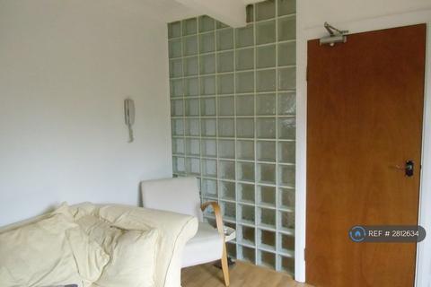 2 bedroom flat to rent, Hawthornden, Manchester, M20