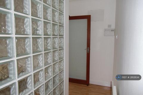 2 bedroom flat to rent, Hawthornden, Manchester, M20
