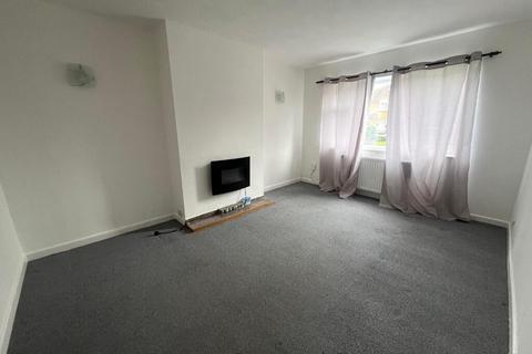 2 bedroom flat to rent, Oaks Road Stanwell, Staines, TW19