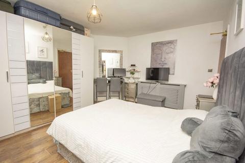 Studio to rent, Whitchurch Lane, Edgware HA8