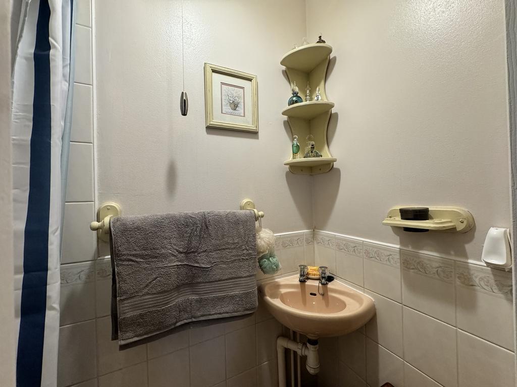 Shower Room / En-suite