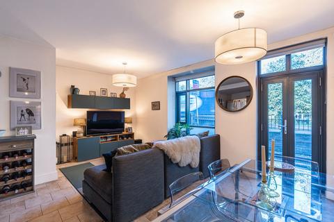 Putney Bridge Road, London, SW18