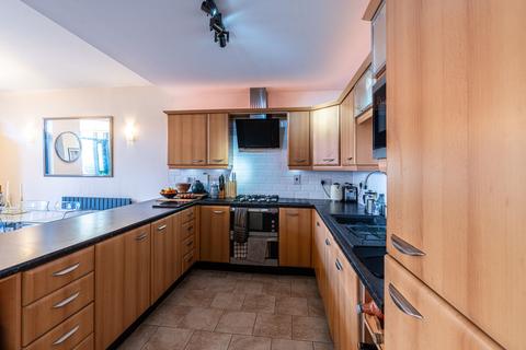 2 bedroom flat for sale, Putney Bridge Road, London, SW18