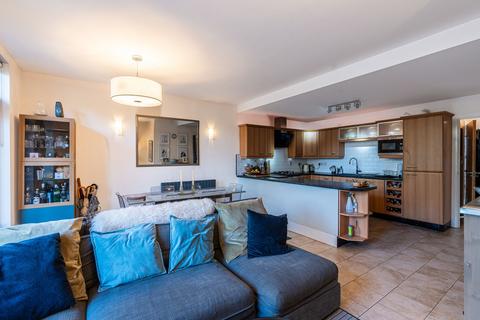 2 bedroom flat for sale, Putney Bridge Road, London, SW18