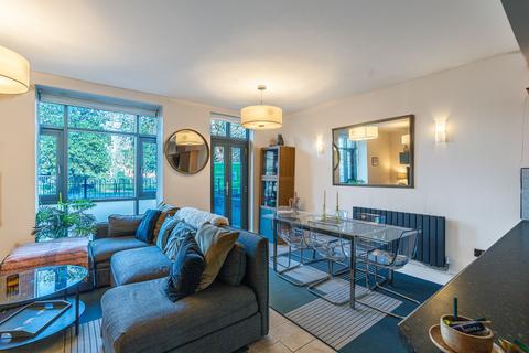 2 bedroom flat for sale, Putney Bridge Road, London, SW18