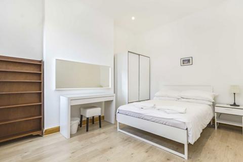 2 bedroom flat to rent, North End Road, London W14