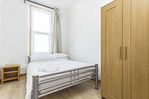 2 bedroom flat to rent, North End Road, London W14