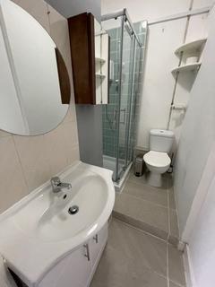 Studio to rent, Park Avenue, Palmers Green