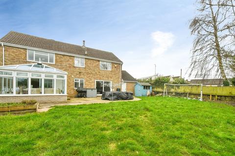 4 bedroom detached house for sale, Lechlade Road, Highworth, Swindon