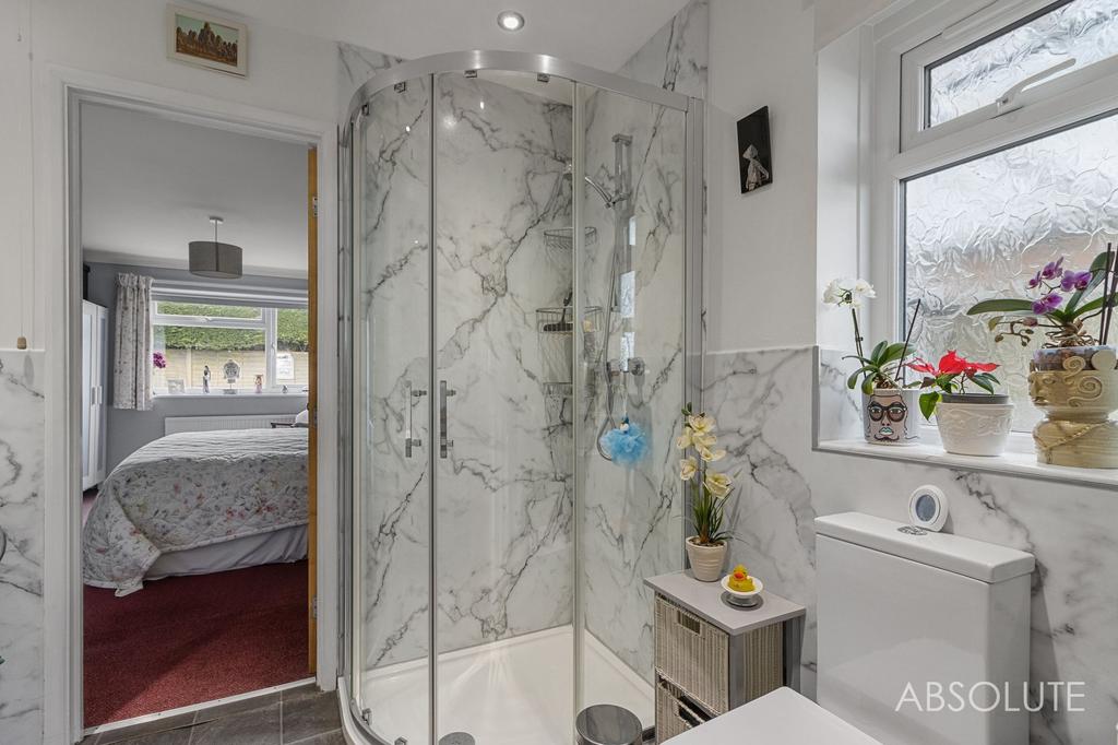 En Suite/Dual Use Shower Room