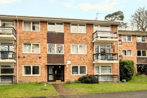 2 bedroom apartment to rent, Hillbrook Gardens, Weybridge, KT13