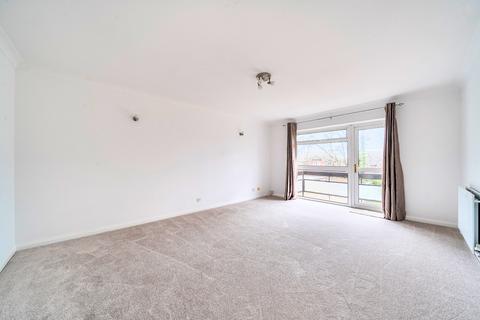 2 bedroom apartment to rent, Hillbrook Gardens, Weybridge, KT13