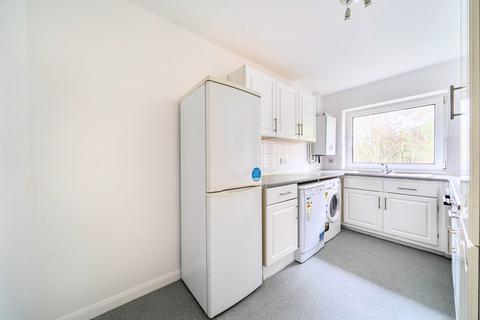 2 bedroom apartment to rent, Hillbrook Gardens, Weybridge, KT13