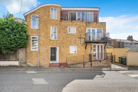 Studio to rent, Church Road, Kingston Upon Thames, Surrey, KT1