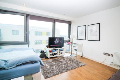 Studio to rent, Craig Tower, 1 Aqua Vista Square, Bow, London, E3