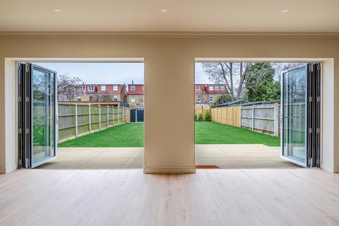 undefined, Hampton Court Way, Thames Ditton, KT7