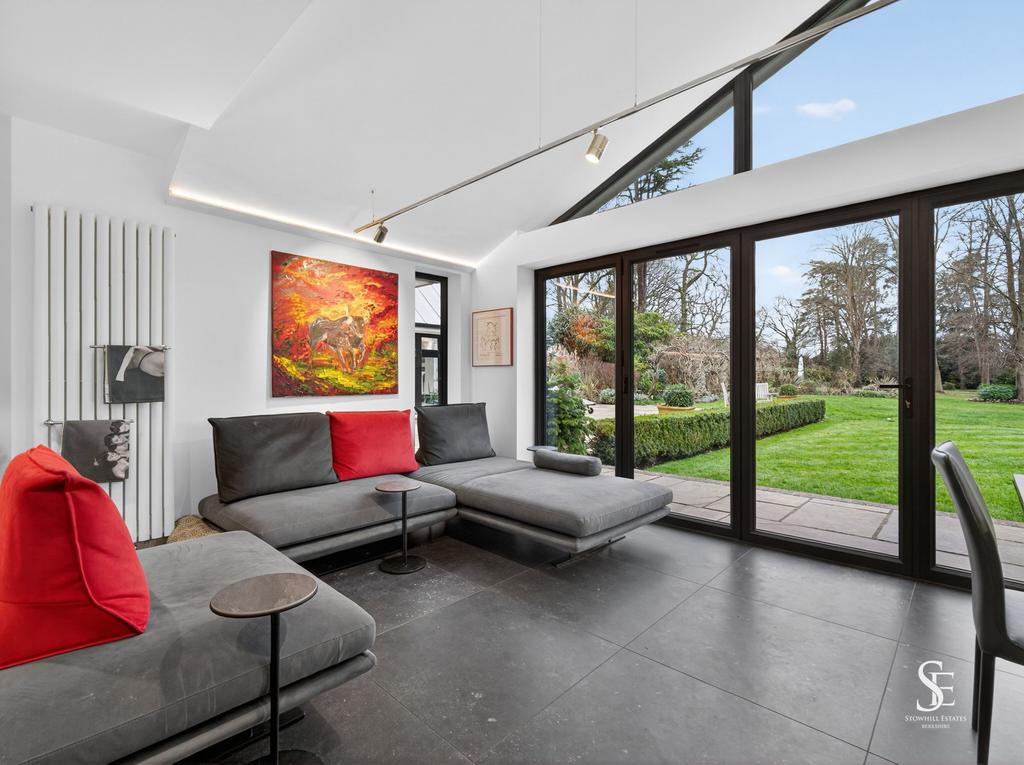 Kitchen Seating Area
