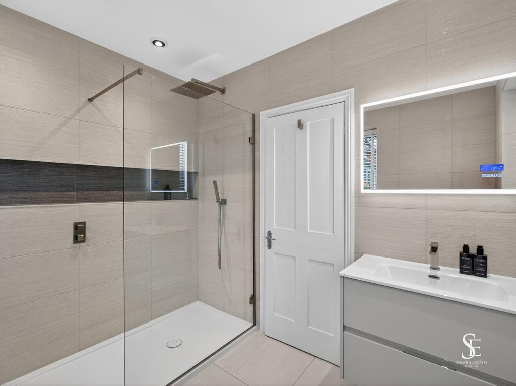 Bedroom 2 En Suite