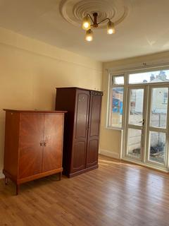 4 bedroom semi-detached house to rent, Lonsdale Avenue, Wembley HA9