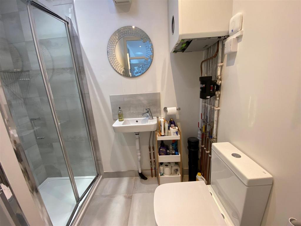 Shower Room.jpg