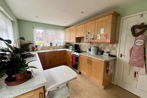 2 bedroom detached bungalow for sale, Cromwell Road, Malvern