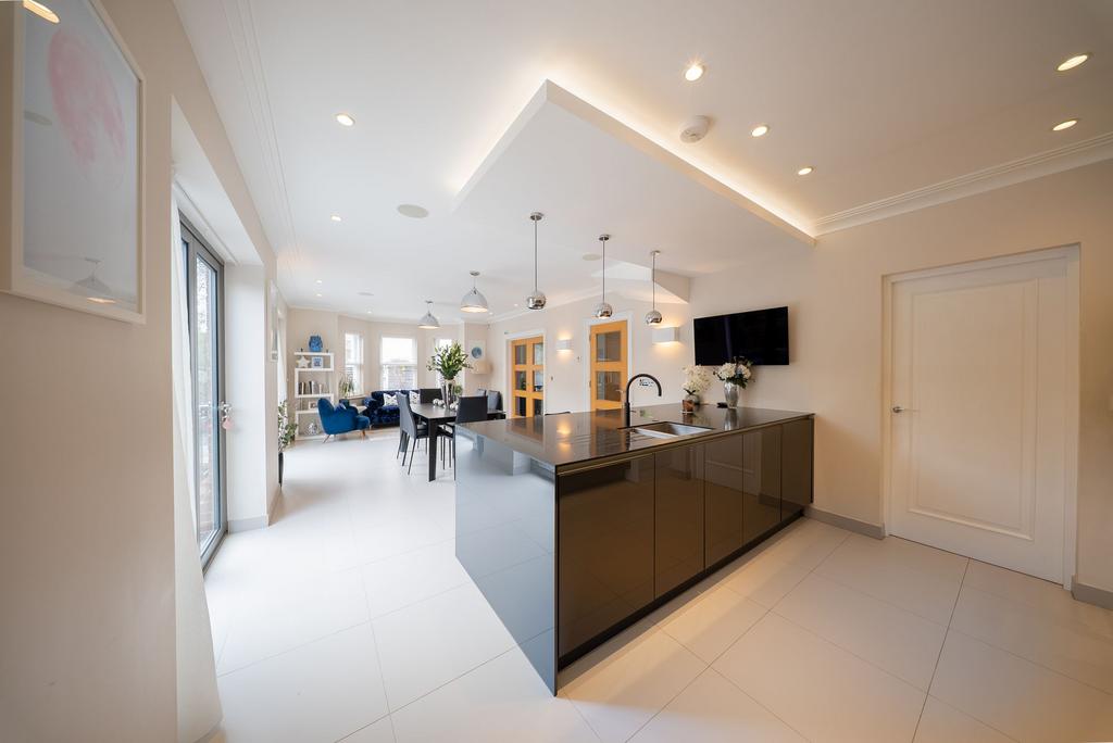 Kitchen/Living Area