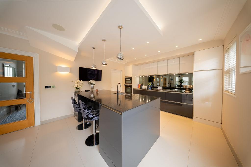 Kitchen/Living Area