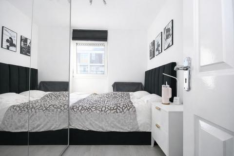 4 bedroom flat for sale, Globe Road, Stepney, London E2