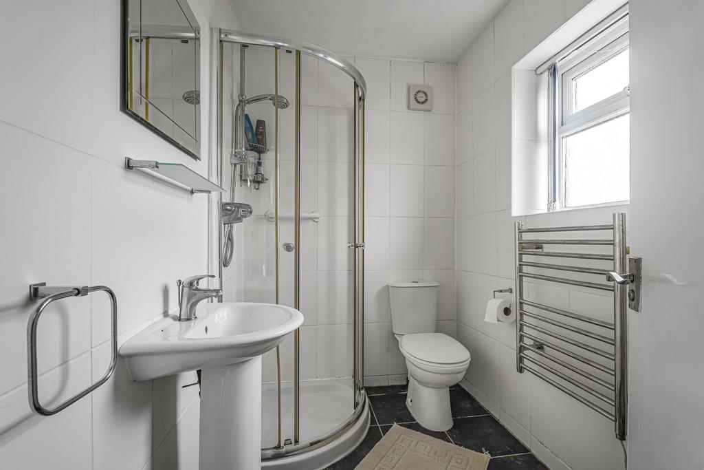 24 Shower Room.JPG