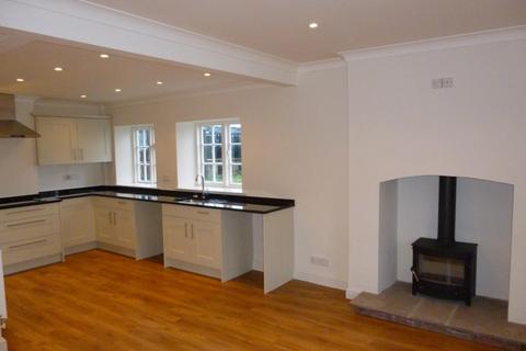 4 bedroom detached house to rent, High Street, Hovingham, York