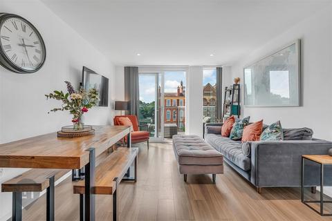 2 bedroom flat for sale, Spectrum Way, London