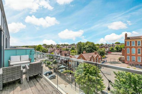 2 bedroom flat for sale, Spectrum Way, London