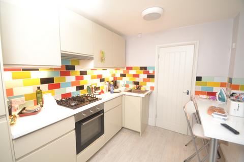 2 bedroom flat to rent, Platt Lane, Manchester M14