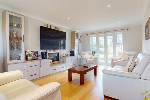 4 bedroom detached house for sale, Handel Mead, Milton Keynes MK7