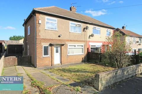3 bedroom semi-detached house to rent, Kingsway Eccleshill, Bradford, West Yorkshire, BD2